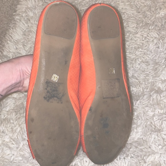 HUGE SALE!🎉Gorgeous Banana Repiblic Orange Tangerine Coral Flats with buckle - Picture 4 of 5